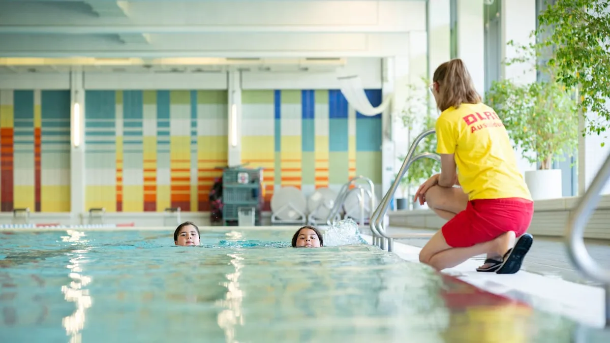 „Ein Herz für Kinder“ macht es möglich - Mit uns lernen 10.000 Kinder schwimmen