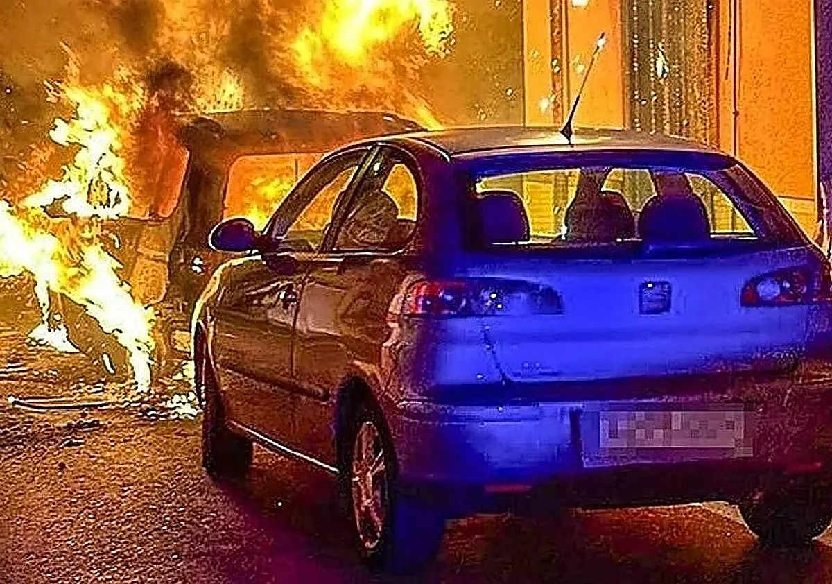 Dos nuevos incendios de vehículos sacuden la madrugada en Las Palmeras y Majaneque en Córdoba