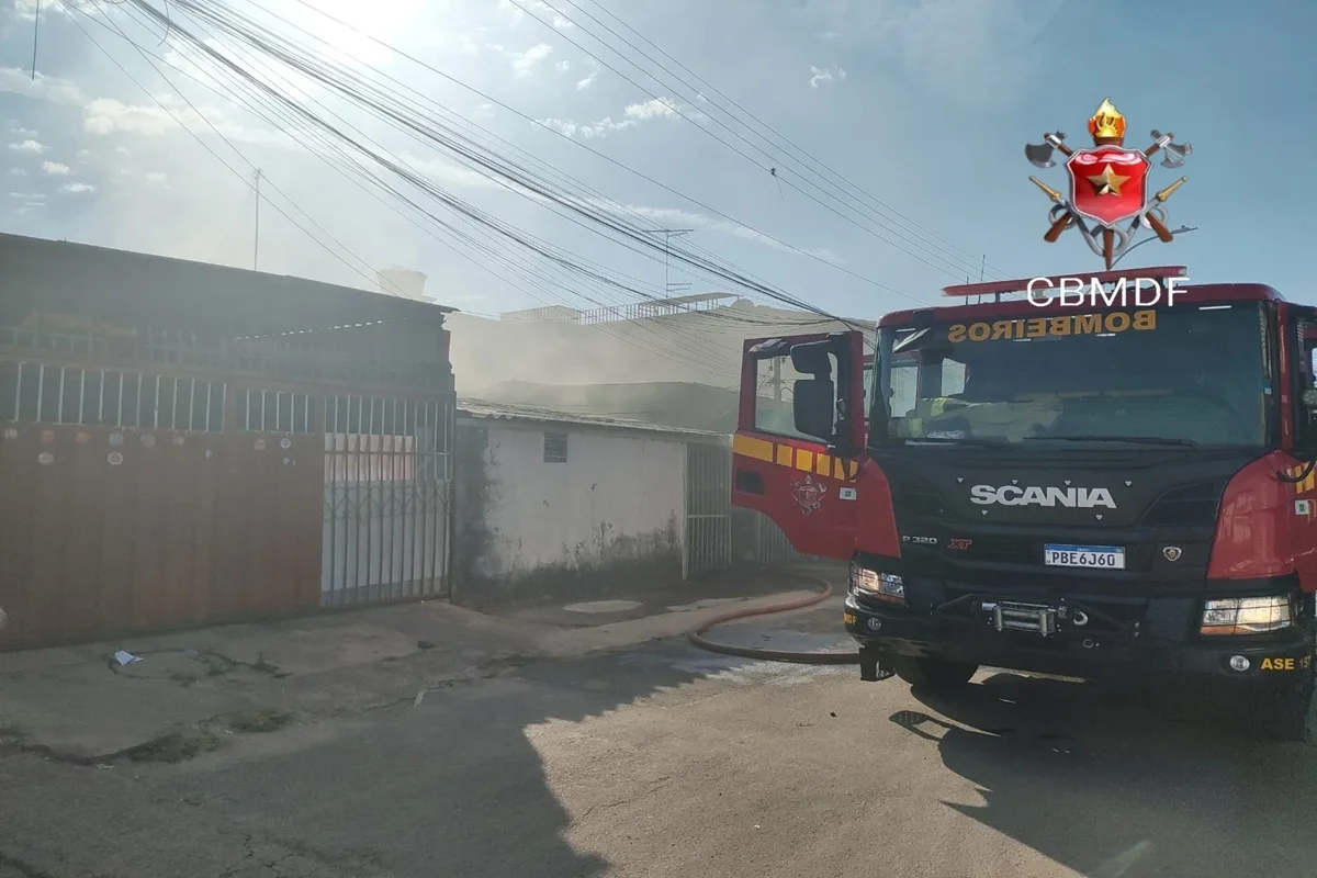 Homem agride esposa e coloca fogo na casa da família no DF