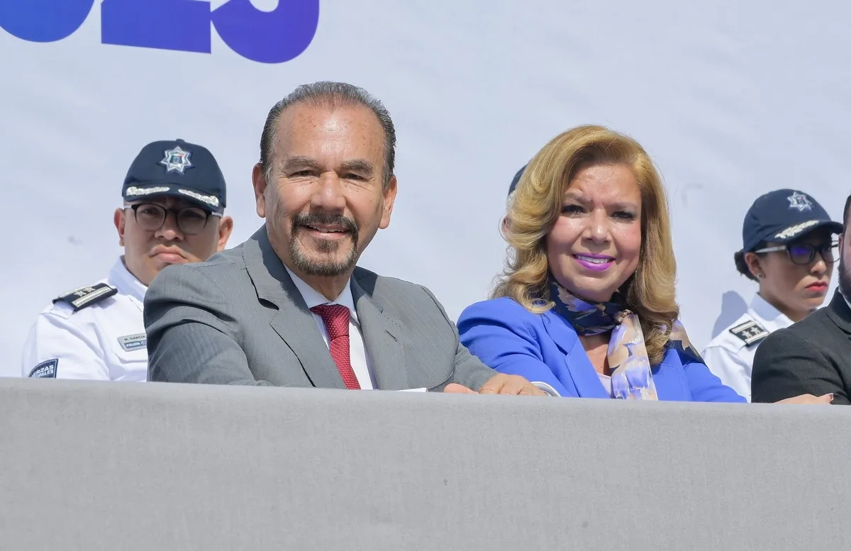 Alcalde de Atizapán de Zaragoza es exhibido al pedir apoyo electoral para su esposa al hacer uso de programas sociales