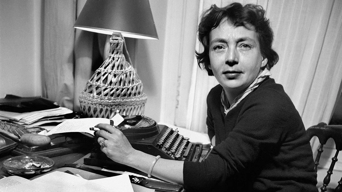 Marguerite Duras, escritora francesa: “Uno bebe porque Dios no existe”