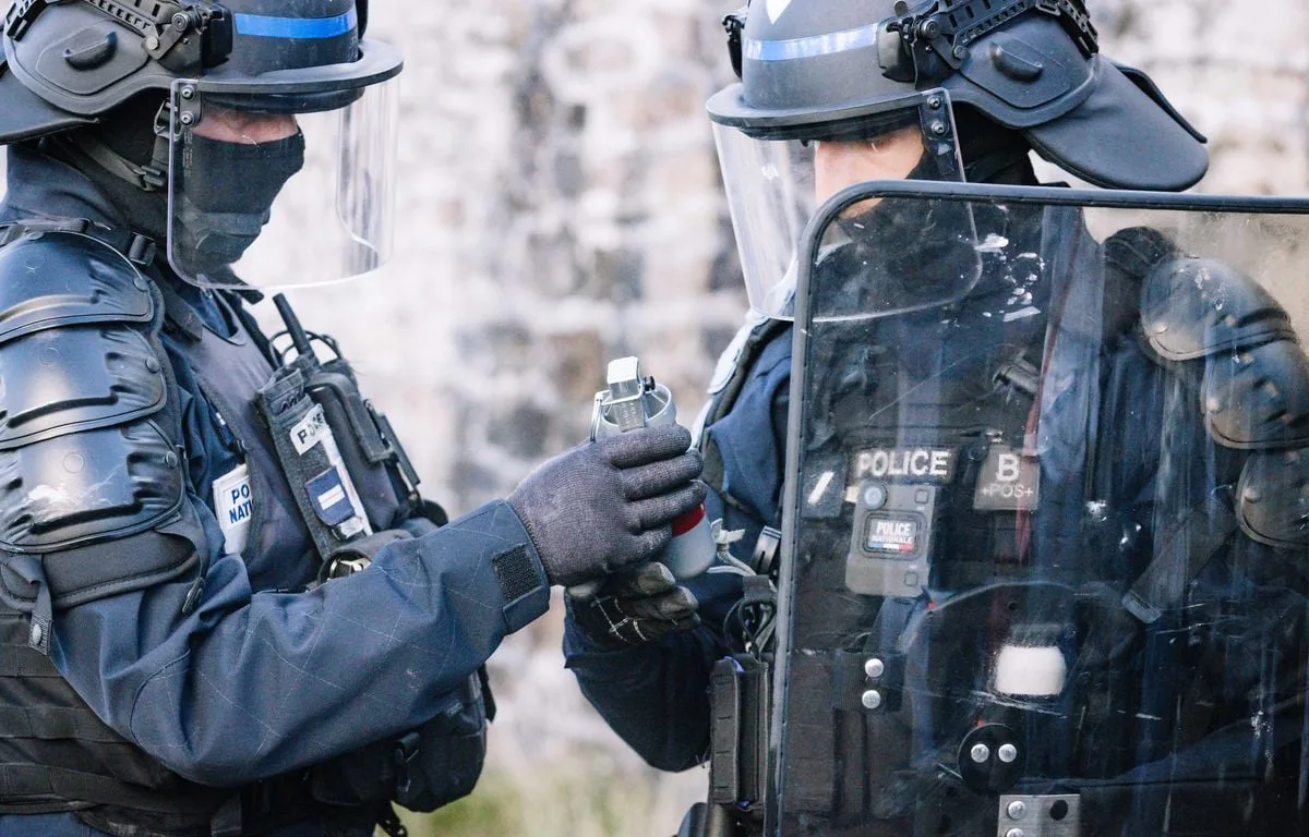 Blocus des lycées : Lacrymo, boucliers éblouissants, LBD… Quelles sont les armes dites de force intermédiaire ?