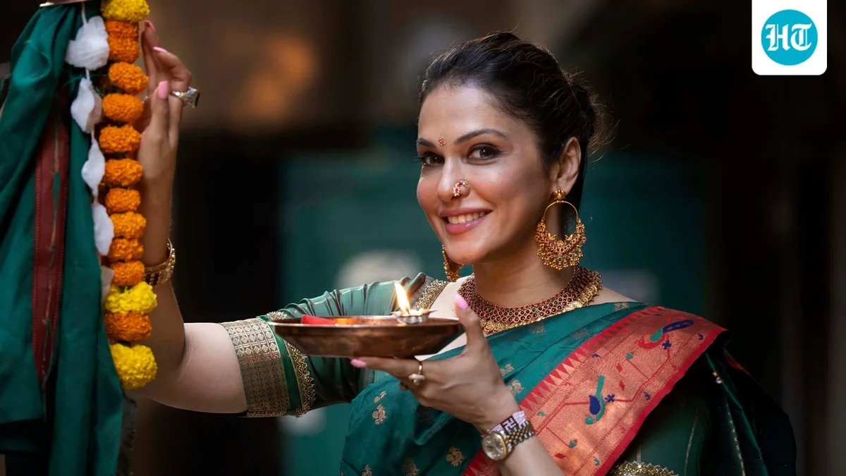 Isha Koppikar slams ‘classic sophists’ who are twisting her ‘proud andhbhakt’ claim: If you can be andha in love…