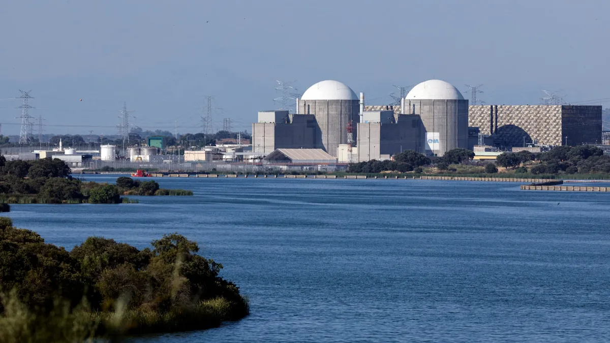 La méga-panne électrique de 2025 et la guerre au Moyen-Orient ont fait plier Madrid: le gouvernement espagnol prolonge la plus grande centrale nucléaire du pays jusqu'en 2030