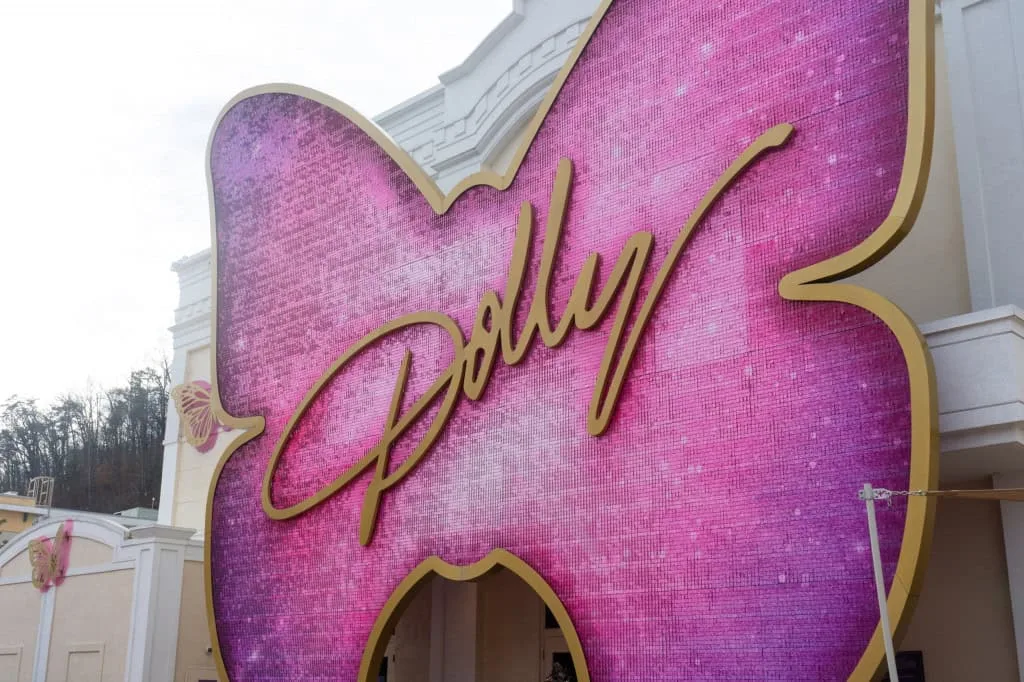 Dolly Parton, atriz e ícone da música country, morre aos 80 anos