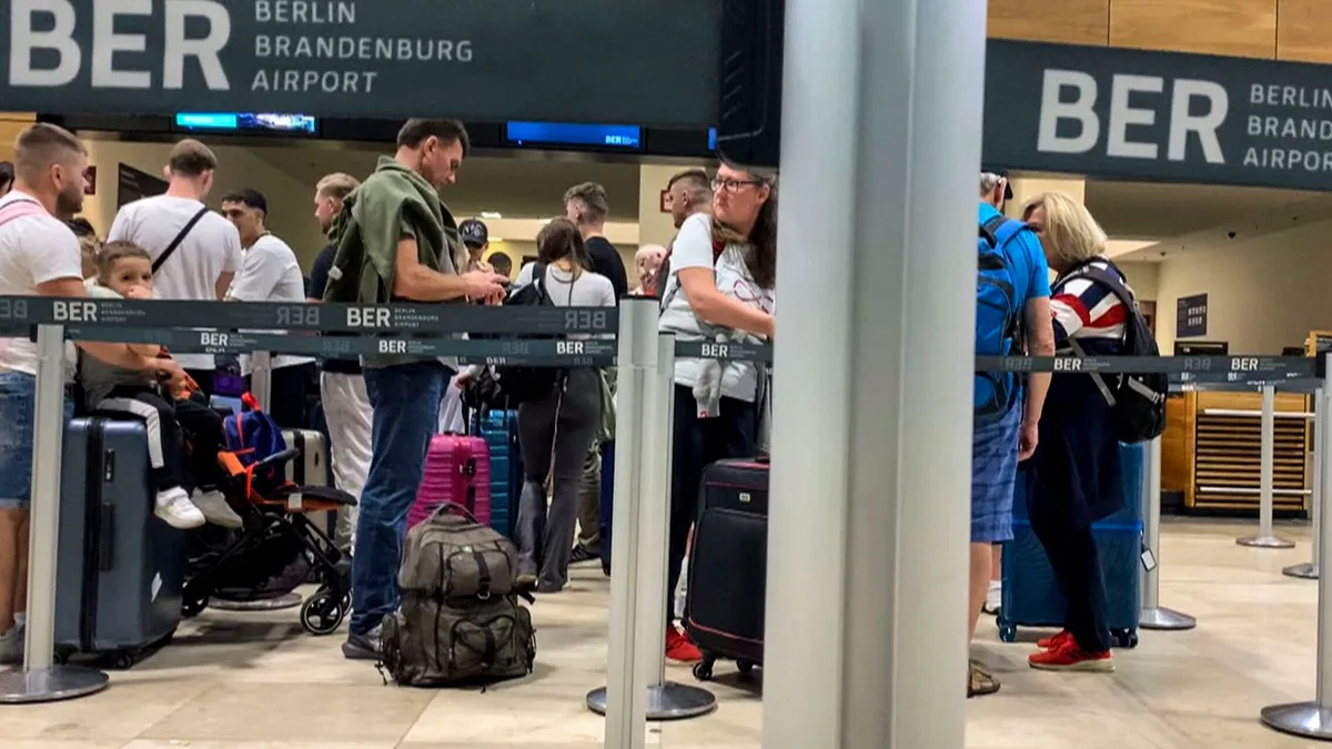El aeropuerto de Berlín interrumpió brevemente su actividad este miércoles tras el avistamiento de un dron