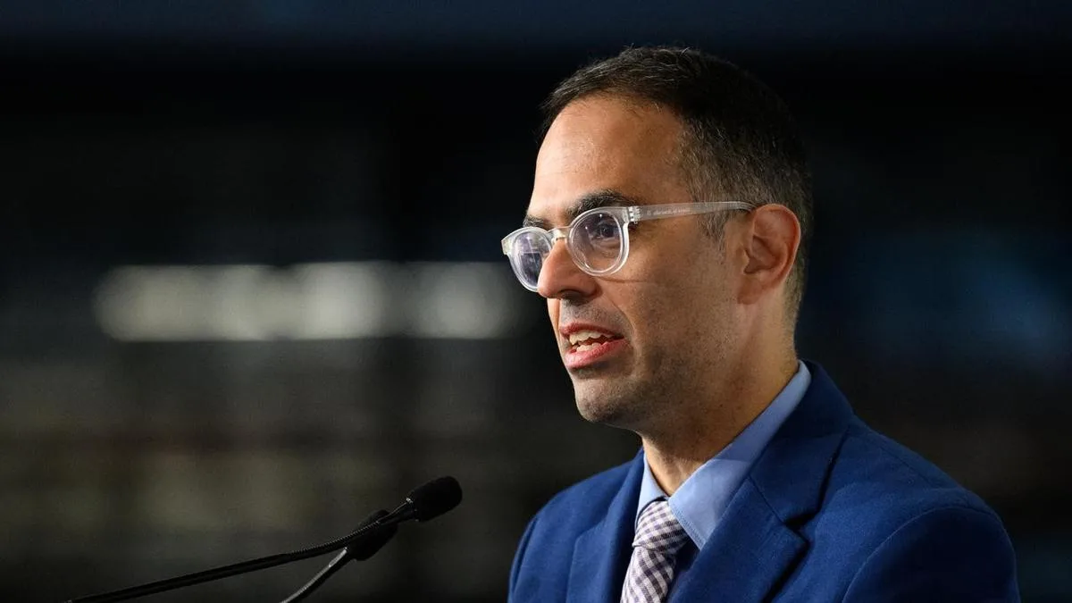 Labor announces election pledge to cut state debt