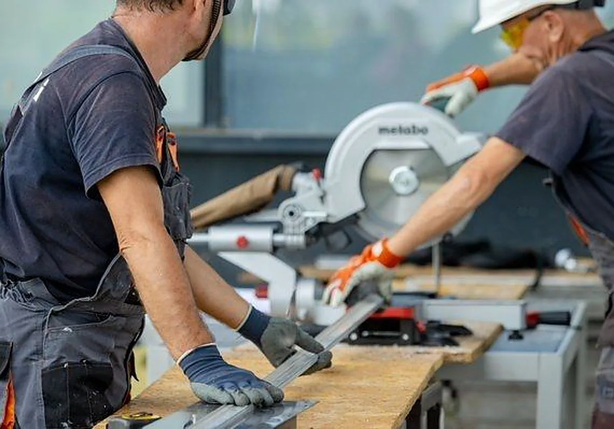 Cuánto cuesta contratar a un trabajador en Galicia: el coste laboral roza los 3.000 euros al mes
