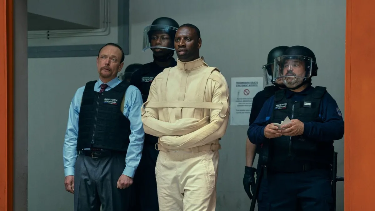 La plus célèbre des séries françaises avec Omar Sy dégaine une ultime surprise pour la saison 4 avant sa sortie sur Netflix !