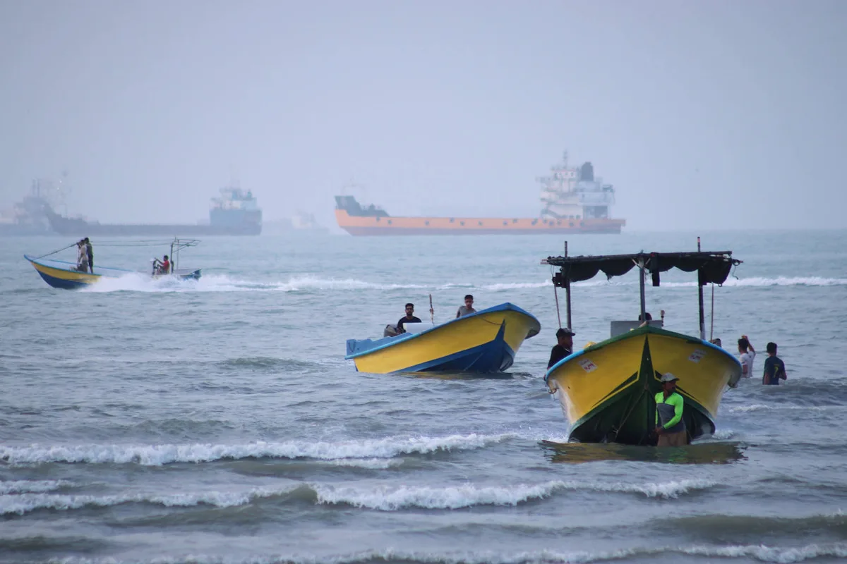 Oil prices tumble amid renewed optimism over the Strait of Hormuz