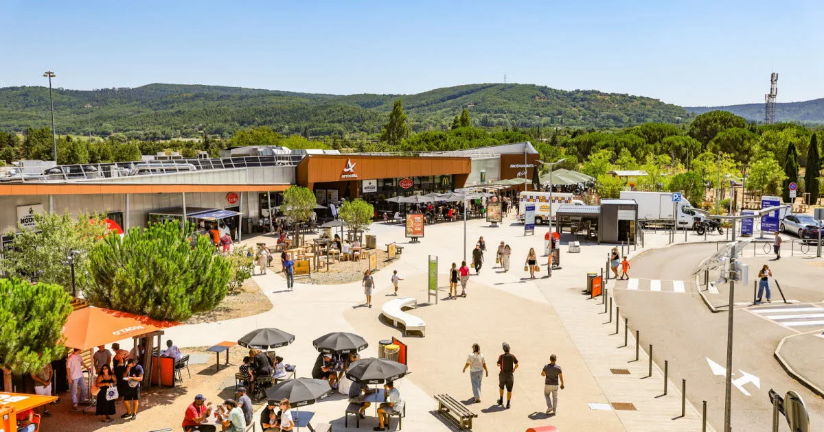 Rhône-Alpes. 60 tonnes de frites, 370 000 sandwichs : plongée au cœur de la plus grande aire d’Europe, sur l'A7