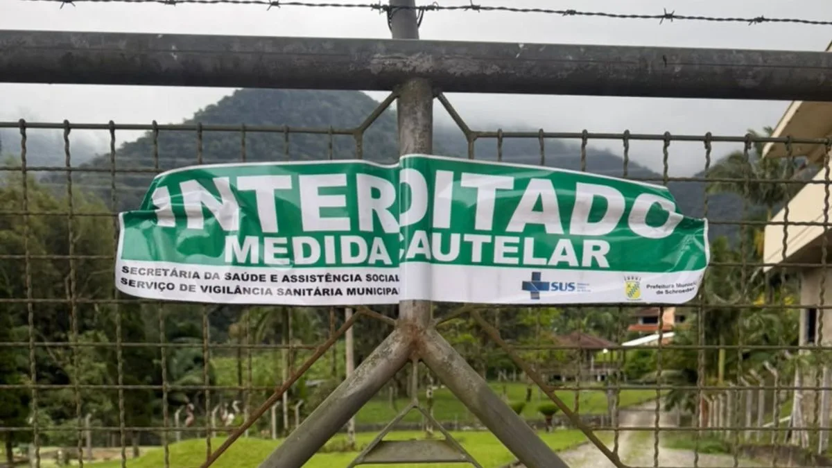 Da reabilitação ao pesadelo: clínica clandestina é interditada em SC após denúncias de maus-tratos e internação forçada