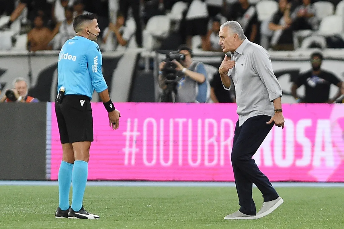 Tite é absolvido por unanimidade no STJD e poderá voltar ao comando do Botafogo contra a Chapecoense