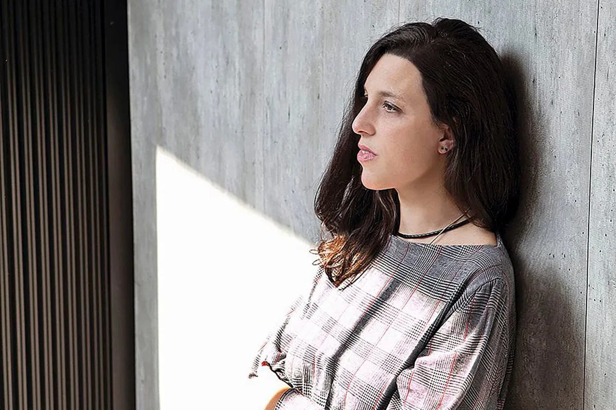 Ariana Harwicz: "Lamento que escritoras feministas me hayan señalado y que fuera un hombre, John Banville, quien se solidarizó conmigo"