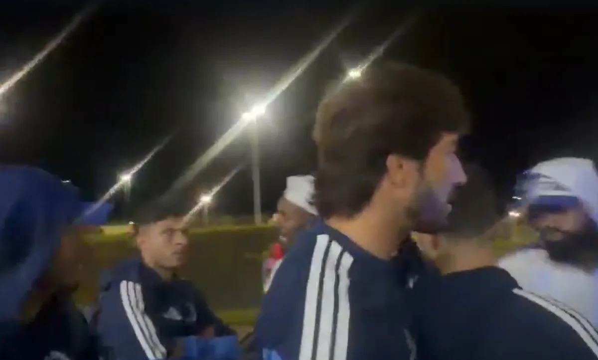 Time do Cruzeiro é alvo de protesto em aeroporto após derrota para Bragantino