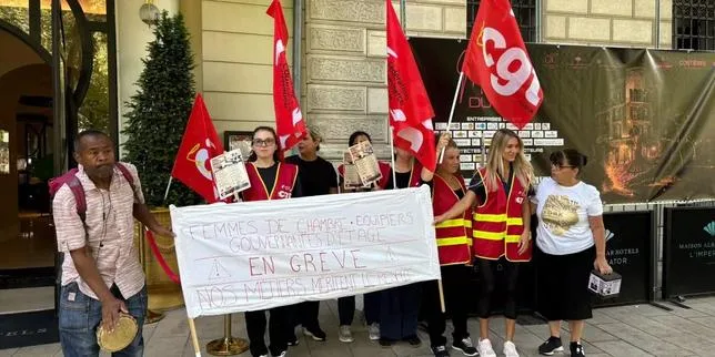 A Nîmes, devant l’hôtel de luxe L’Impérator, des femmes de chambre en grève depuis près d'un mois