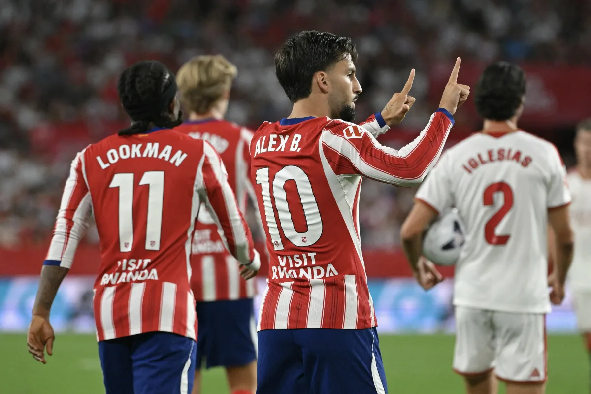Atlético de Madrid faz três no Sevilla e dorme na liderança do Espanhol