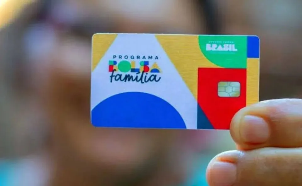Bolsa Família terá aumento de 15% e famílias vão receber valor a mais na conta já em outubro