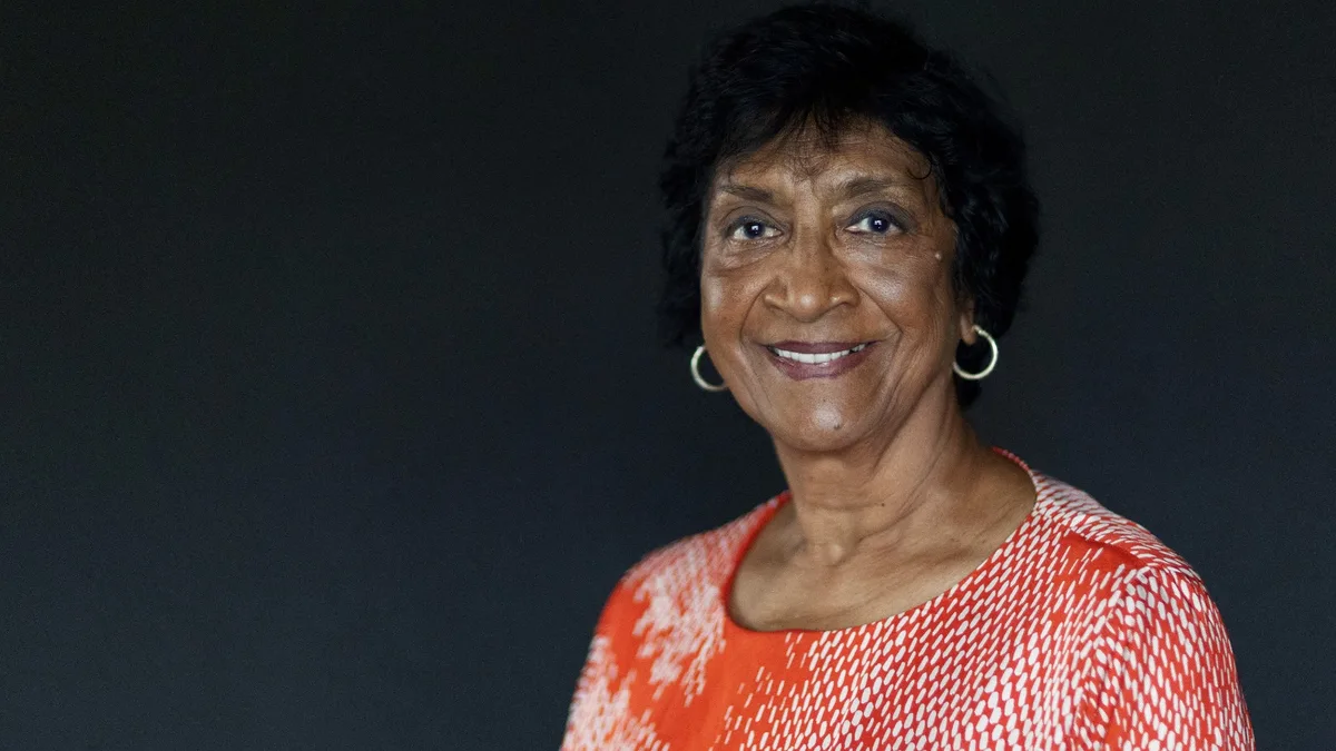 "Je le partagerai peut-être avec Trump": la nouvelle lauréate du prix Nobel de la paix Navi Pillay s'amuse de sa récompense