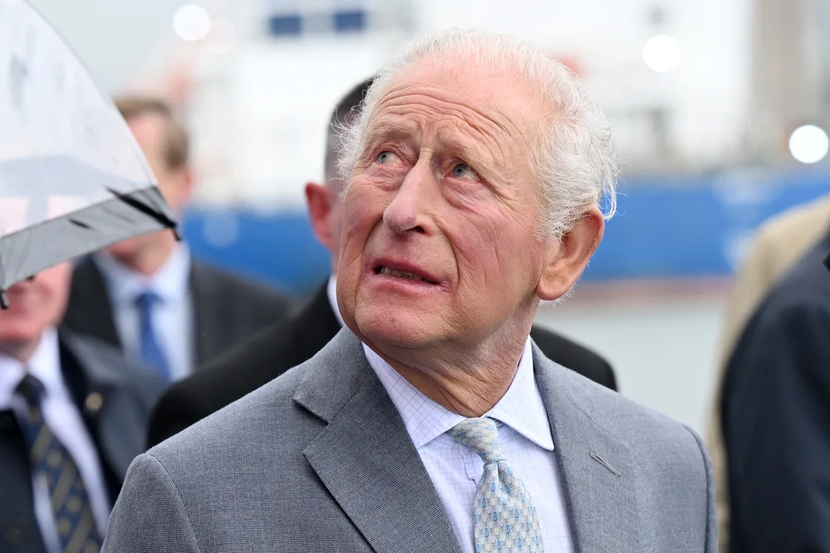Rádio britânica anuncia morte do rei Charles por engano; entenda