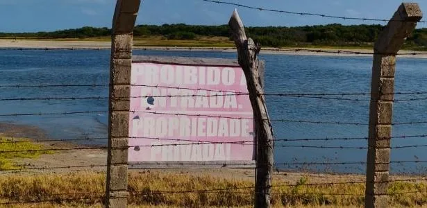 CE: Empresa cerca área de praia em litígio e revolta comunidade tradicional