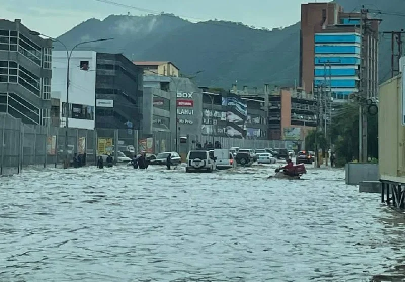 Aguacero volvió a dejar en evidencia las fallas de drenaje en el norte de Anzoátegui