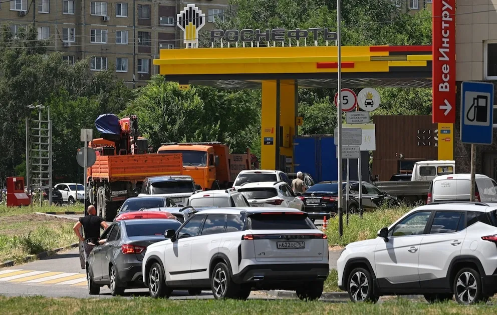 Ataques de Ucrania volvieron a golpear el suministro de combustible en Rusia