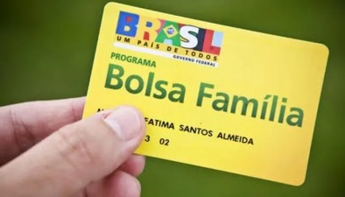 Lula anuncia reajuste do Bolsa Família a menos de um mês do 1º turno