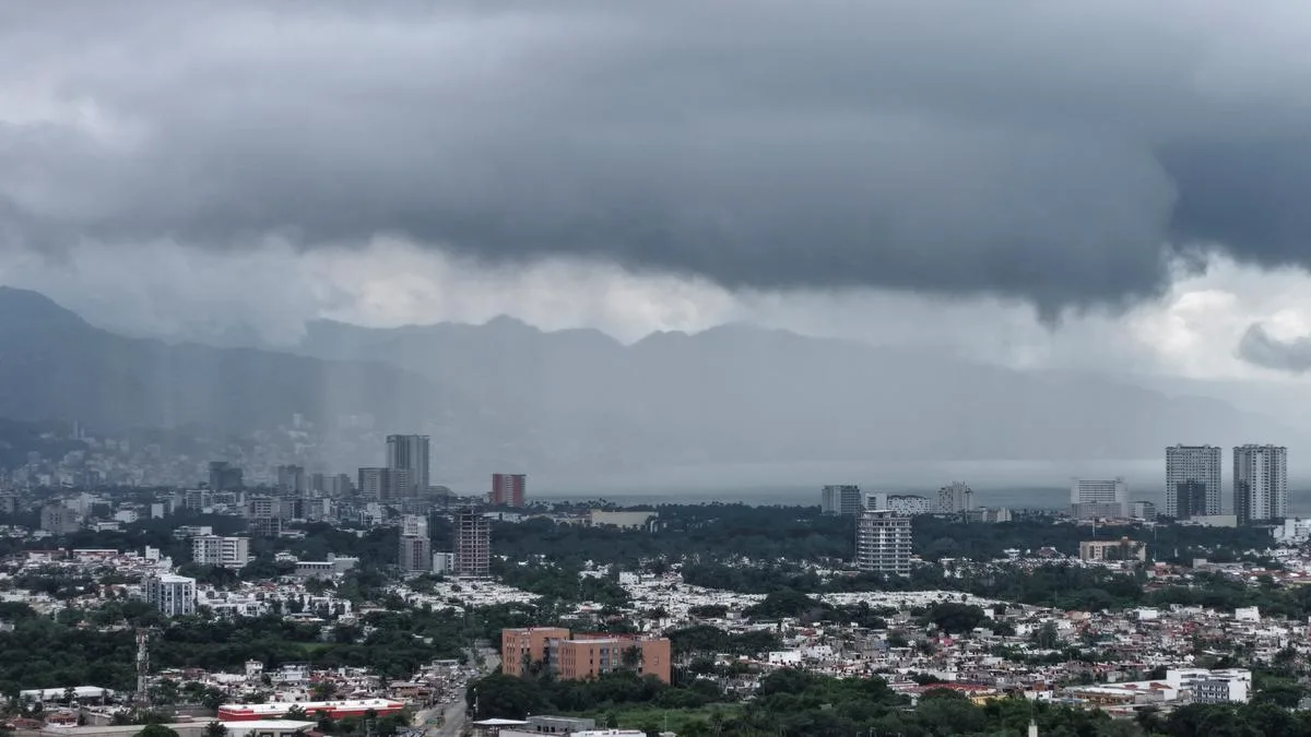 Hurricane Simon strengthens to Category 4 off Mexico coast