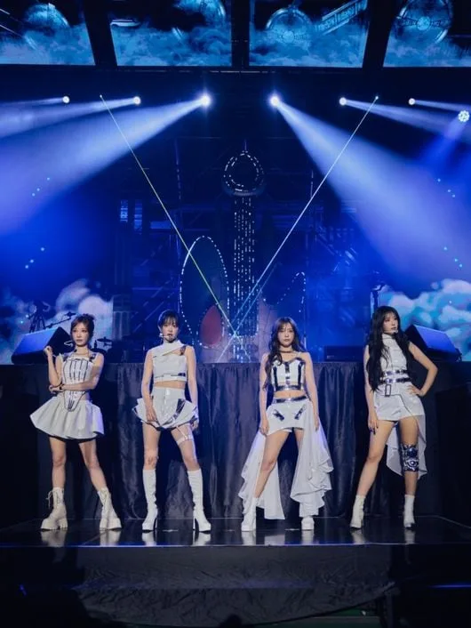 QWER, 신곡 '소년만화'·'피카레스크' 21일 발매 확정[공식]