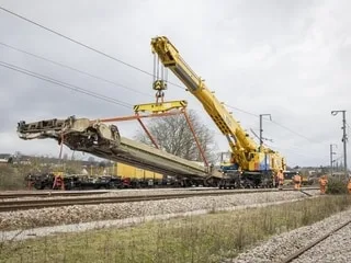 Déraillement d’un train en Normandie : « Les plus grosses grues du monde » attendues mardi, 200 personnes mobilisées