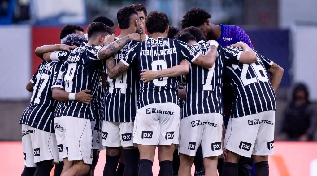 Corinthians abre mão de titular contra o Flamengo e evita pagamento ao rival