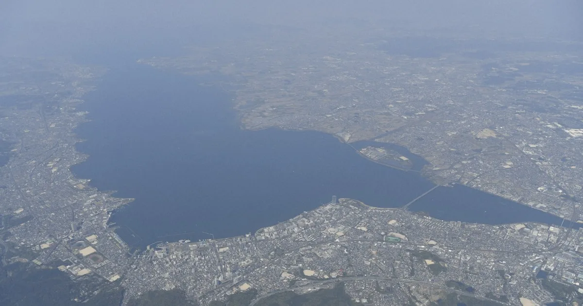 琵琶湖の水上バイク乗船者行方不明 2人救助、残る1人を捜索