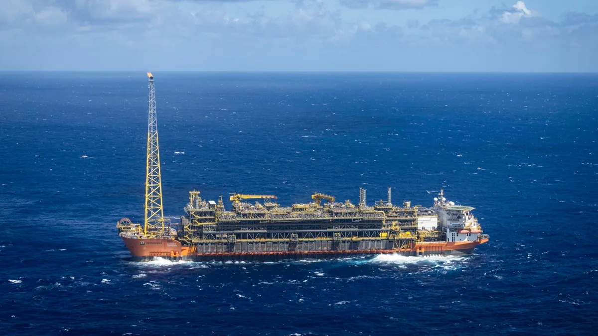 Pemex luta para conter derrame de petróleo no Golfo do México