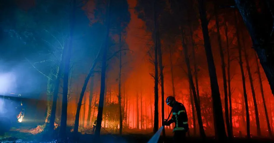 Climat. « Le feu a été réactivé vers 4h30 » dans les Landes : 1580 hectares brûlés, 650 personnes évacuées