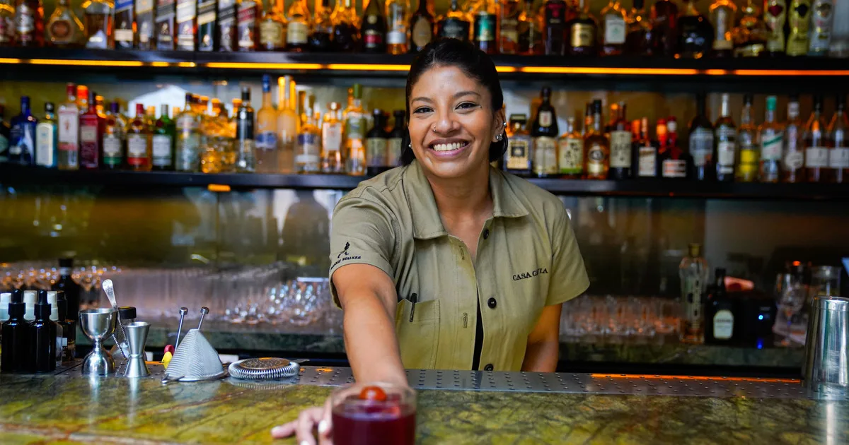 Flavia Arroyo, la bartender alquimista que recrea el sabor de un whisky o un vodka sin utilizar alcohol