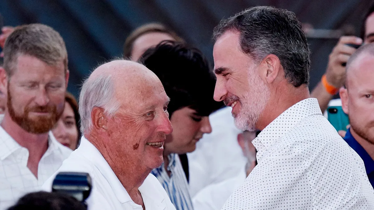 Los reyes Felipe y Letizia despiden a Harald V de Noruega y se unen al adiós de Carlos III a su "querido primo"