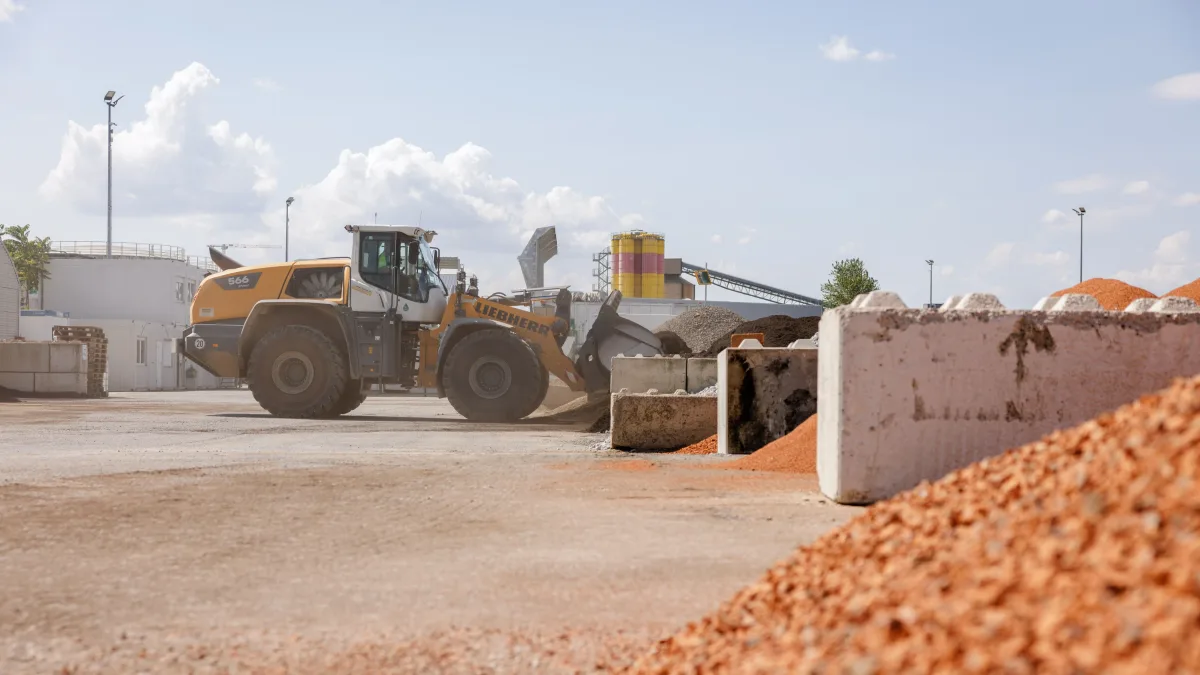 Zirkuläres Bauen: Warum Baustoff-Recycling besonders in Ballungsräumen sinnvoll ist