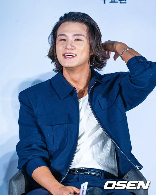 [사진]신승호,'터프하게 머리카락을 넘기며'