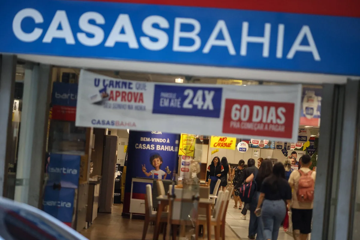 Demitidos da Casas Bahia podem ter desconto nas verbas da rescisão; entenda o pagamento