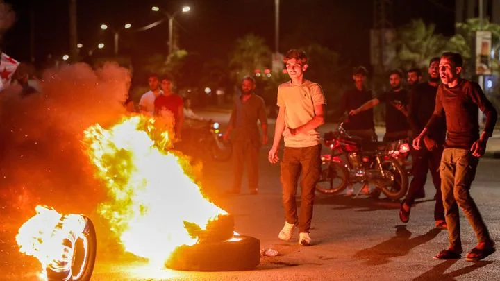 La hausse des prix du carburant déclenche des manifestations partout dans le monde