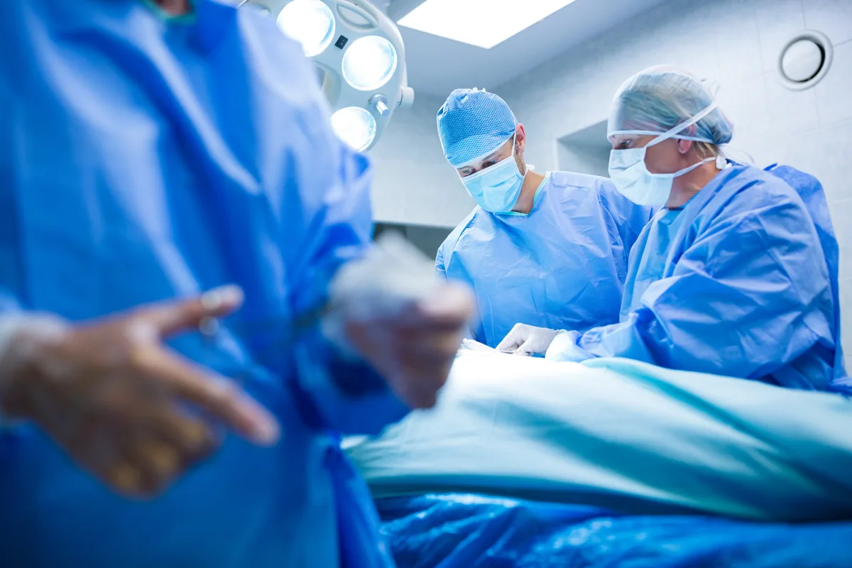 Nueve visitas a Urgencias y una prueba que nunca llegó: condenan a la Sanidad andaluza por el retraso en detectar cáncer a un paciente que falleció