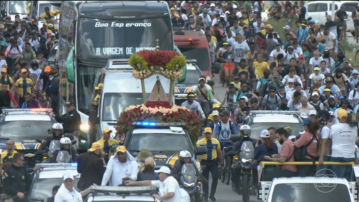 No Norte, devoção a Nossa Senhora de Nazaré leva multidão à romaria mais longa do Círio