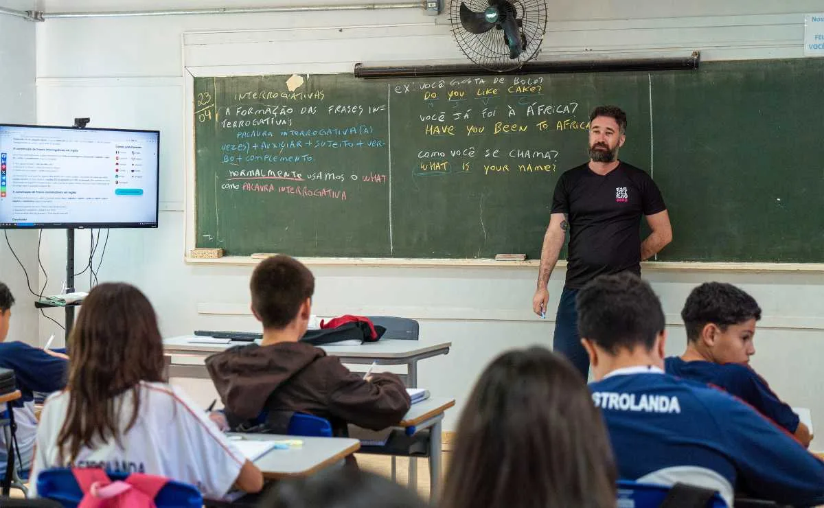 Salários chegam a quase R$ 7 mil: PSS para professores do Paraná entra na reta final de inscrições