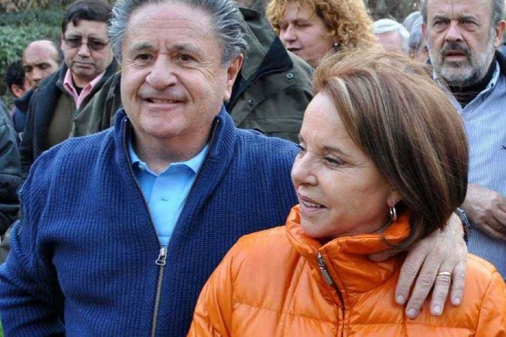 Por el “vacunatorio VIP” citaron a indagatoria a Eduardo y Chiche Duhalde, Verbitsky y otras 30 personas