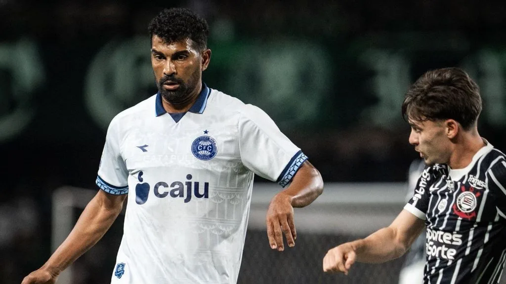 Jogo entre Coritiba e Corinthians termina em briga entre torcidas; veja