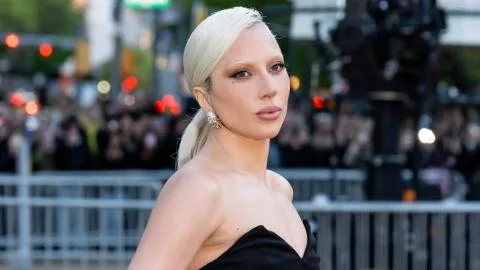Lady Gaga fue madre en junio mediante gestación subrogada y salen a la luz nuevos detalles sobre el nacimiento de su hija