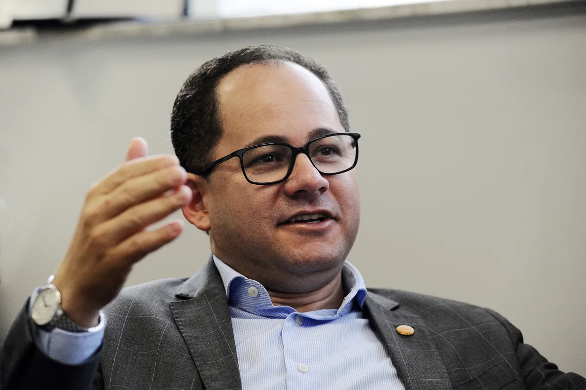 Cezinha emprega ex-PM suspeito de ligação com o PCC