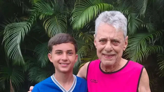 Mulher descobre que colega de futebol do filho era… Chico Buarque. Veja