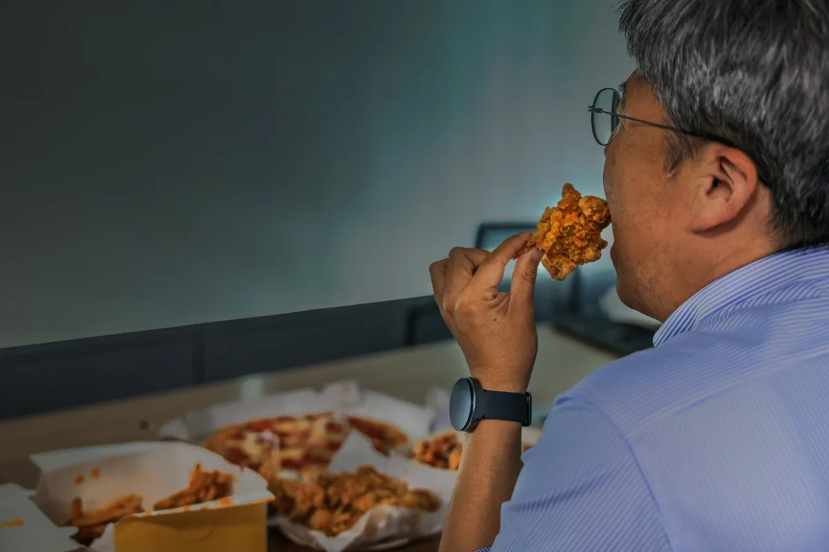 “야식은 못참지”…의지 박약 아닌 ‘이 호르몬’ 탓?